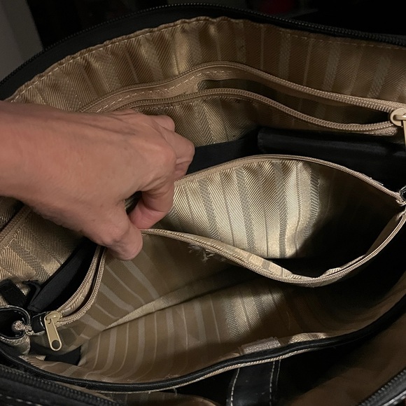 SwissGear Black Leather Women's Bag - Picture 7 of 9